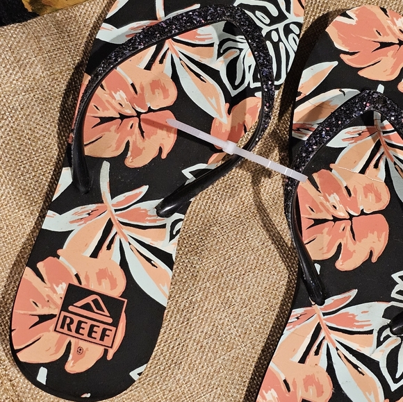Reef slippers size 9 - Picture 6 of 8